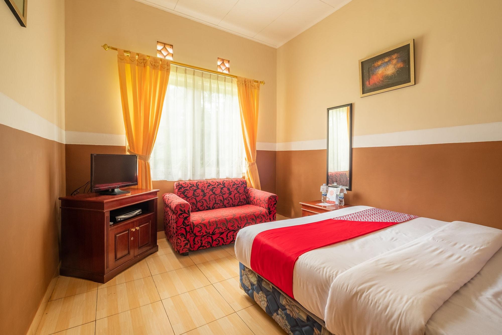 Reddoorz Plus At Grand Yustik Сукабумі Екстер'єр фото